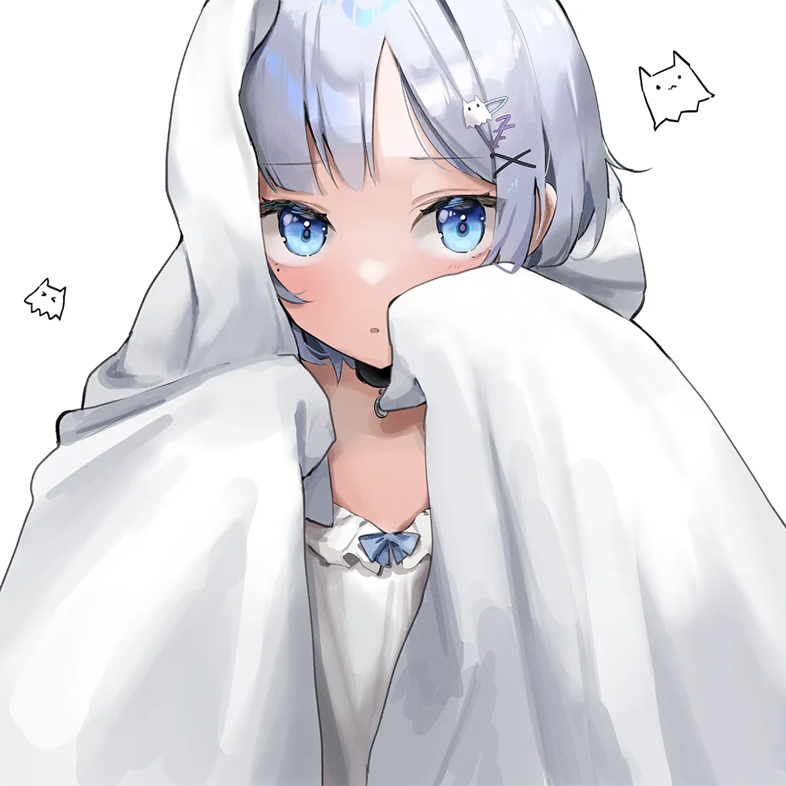 1girl black_choker blanket blue_bow blue_eyes bow choker grey_hair hair_ornament hairclip holding holding_blanket looking_at_viewer parted_lips short_hair simple_background solo under_covers upper_body virtual_youtuber white_background x_hair_ornament nakony lupinus_virtual_games vspo kaga_sumire